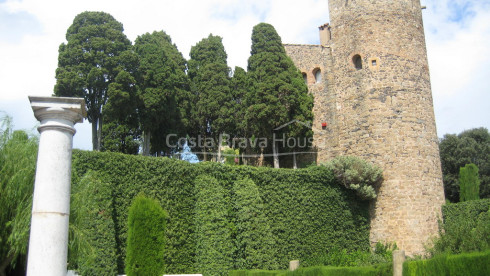 Castillo del S.XIII perfectamente restaurado en venta en Baix Empordà