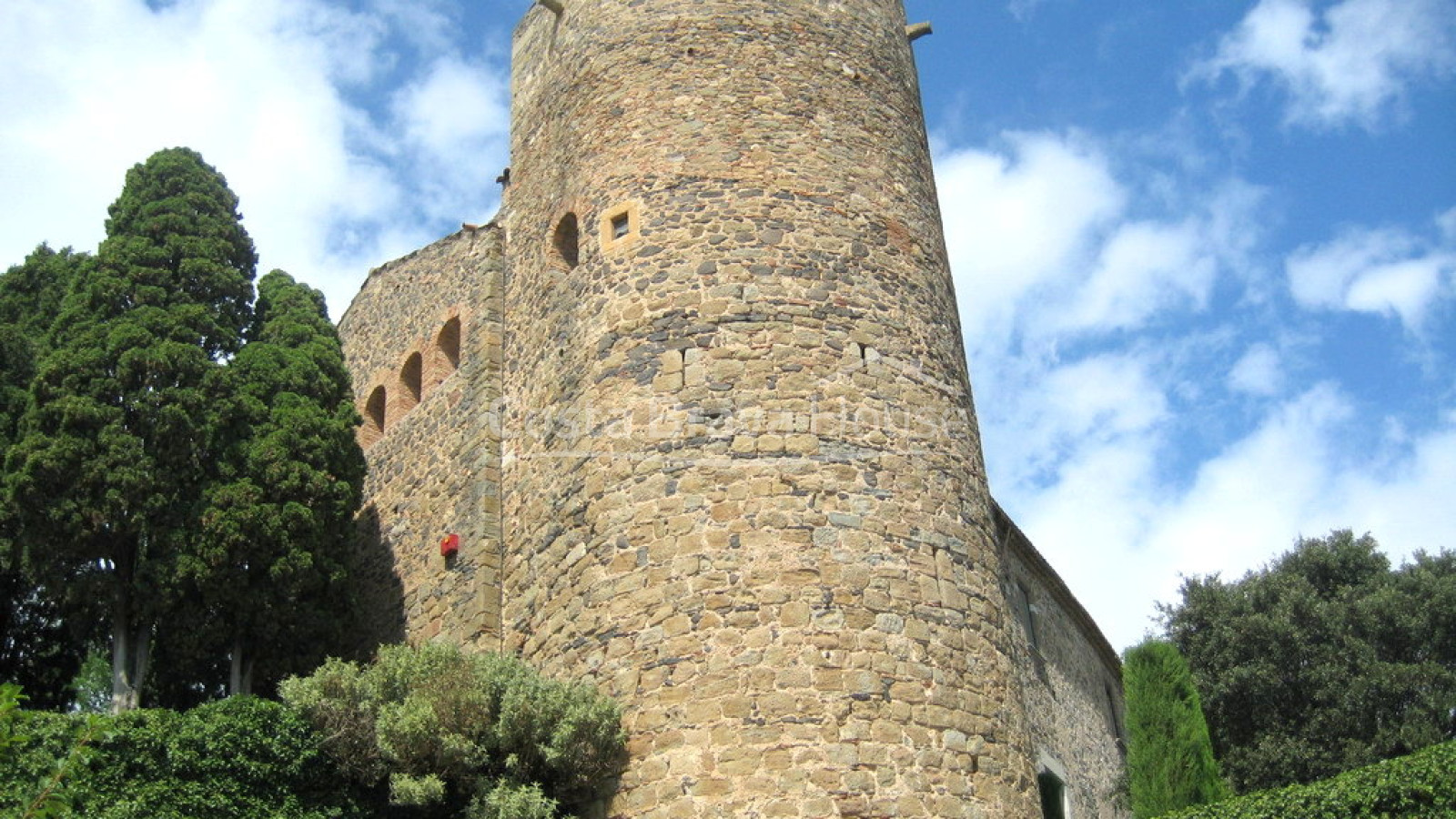 Castell del segle XIII perfectament restaurat en venda a Baix Empordà