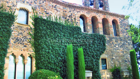 Perfect gerestaureerd kasteel uit de 13e eeuw te koop in de Baix Empordà
