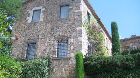 Castell del segle XIII perfectament restaurat en venda a Baix Empordà