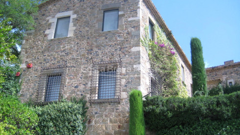 Château du 13ème siècle restauré à vendre dans le Baix Empordà