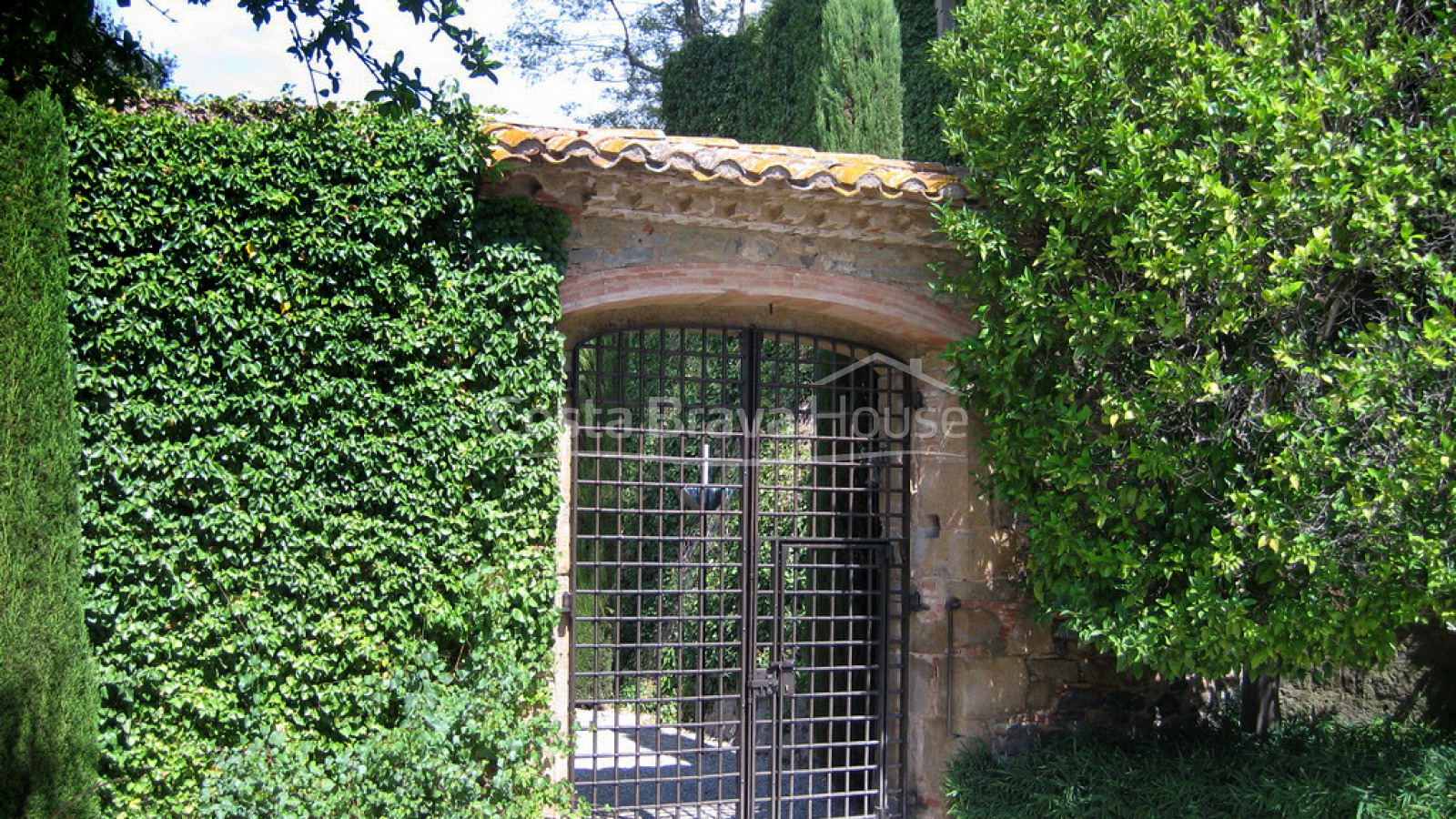 Castillo del S.XIII perfectamente restaurado en venta en Baix Empordà