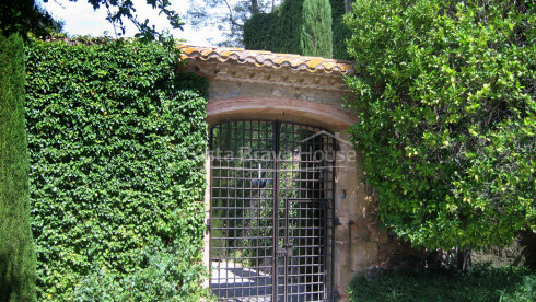 Perfect gerestaureerd kasteel uit de 13e eeuw te koop in de Baix Empordà