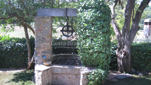 Perfect gerestaureerd kasteel uit de 13e eeuw te koop in de Baix Empordà