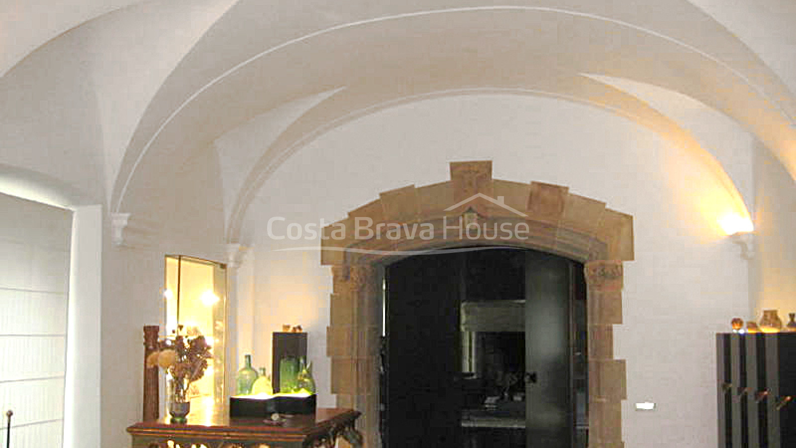 Perfect gerestaureerd kasteel uit de 13e eeuw te koop in de Baix Empordà