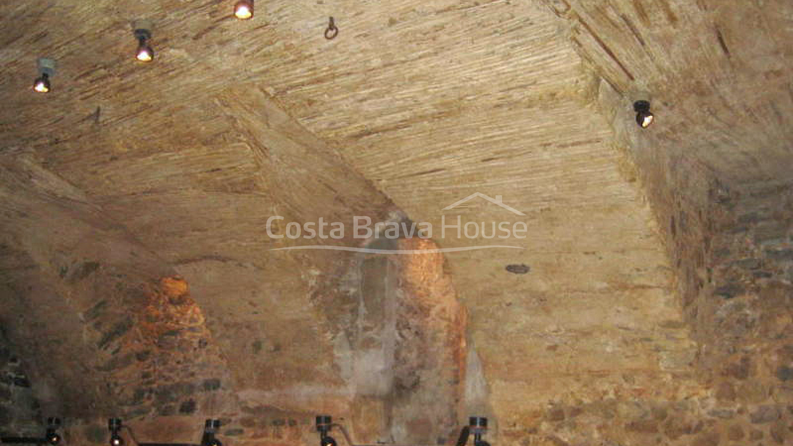 Perfect gerestaureerd kasteel uit de 13e eeuw te koop in de Baix Empordà