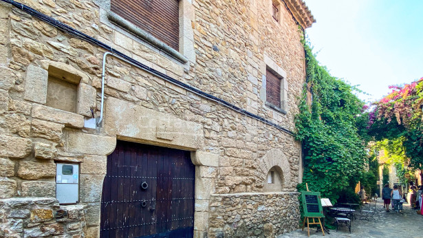 Casa de piedra a reformar en el centro de Peratallada