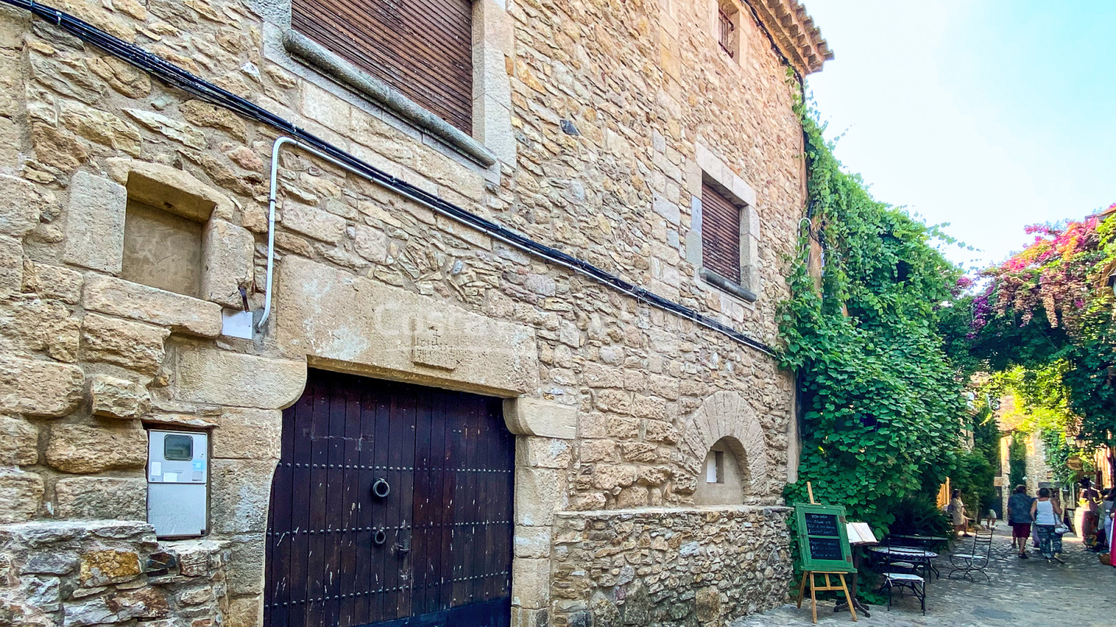 Maison en pierre à réformer au centre de Peratallada