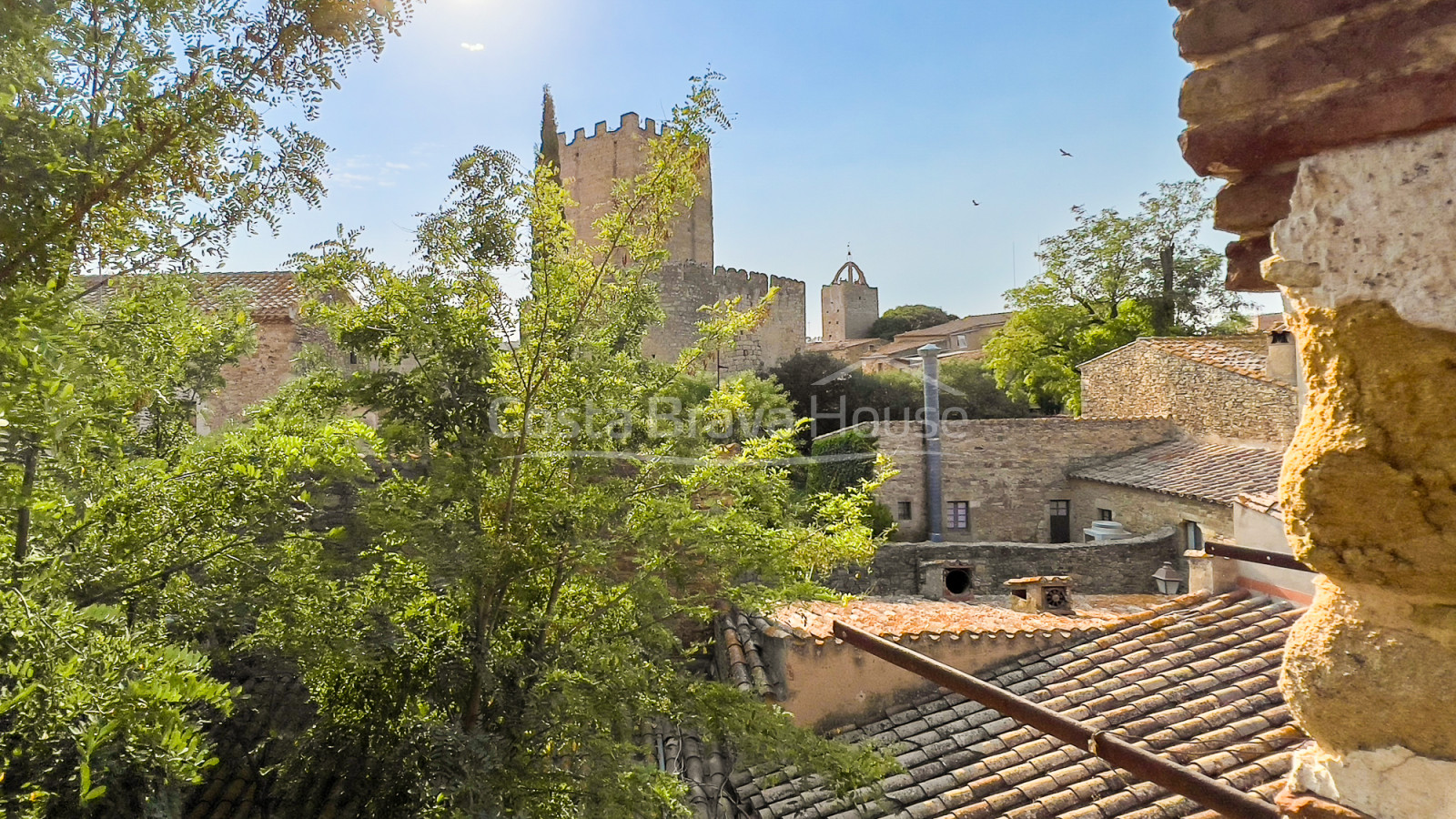 Casa de piedra a reformar en el centro de Peratallada