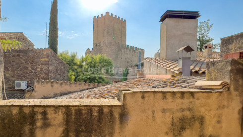 Casa de pedra a reformar al centre de Peratallada