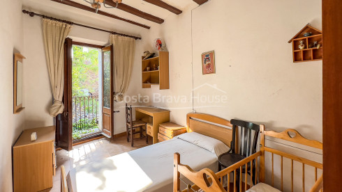 Stone house to reform in the center of Peratallada