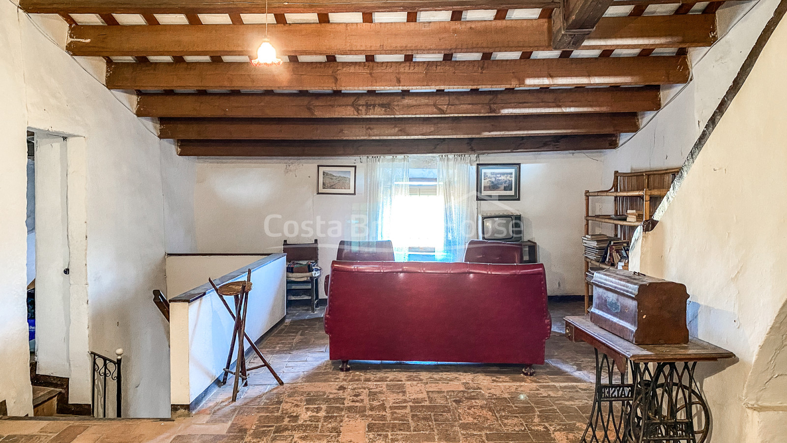 Maison en pierre à réformer au centre de Peratallada