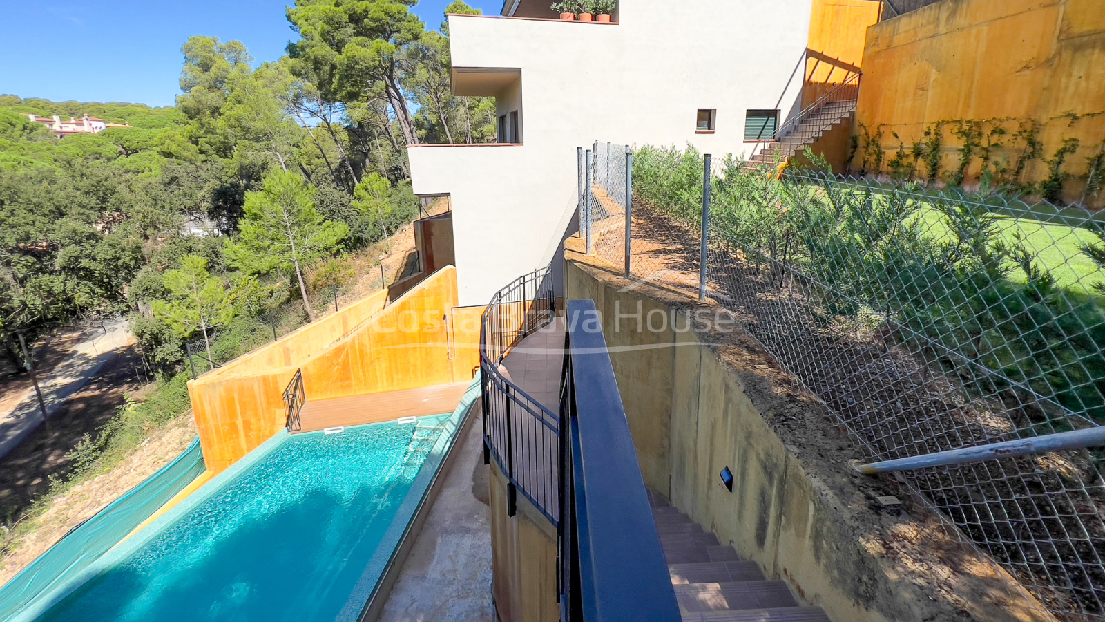 Apartment with terrace and pool in Begur, 5 minutes from Sa Riera beach
