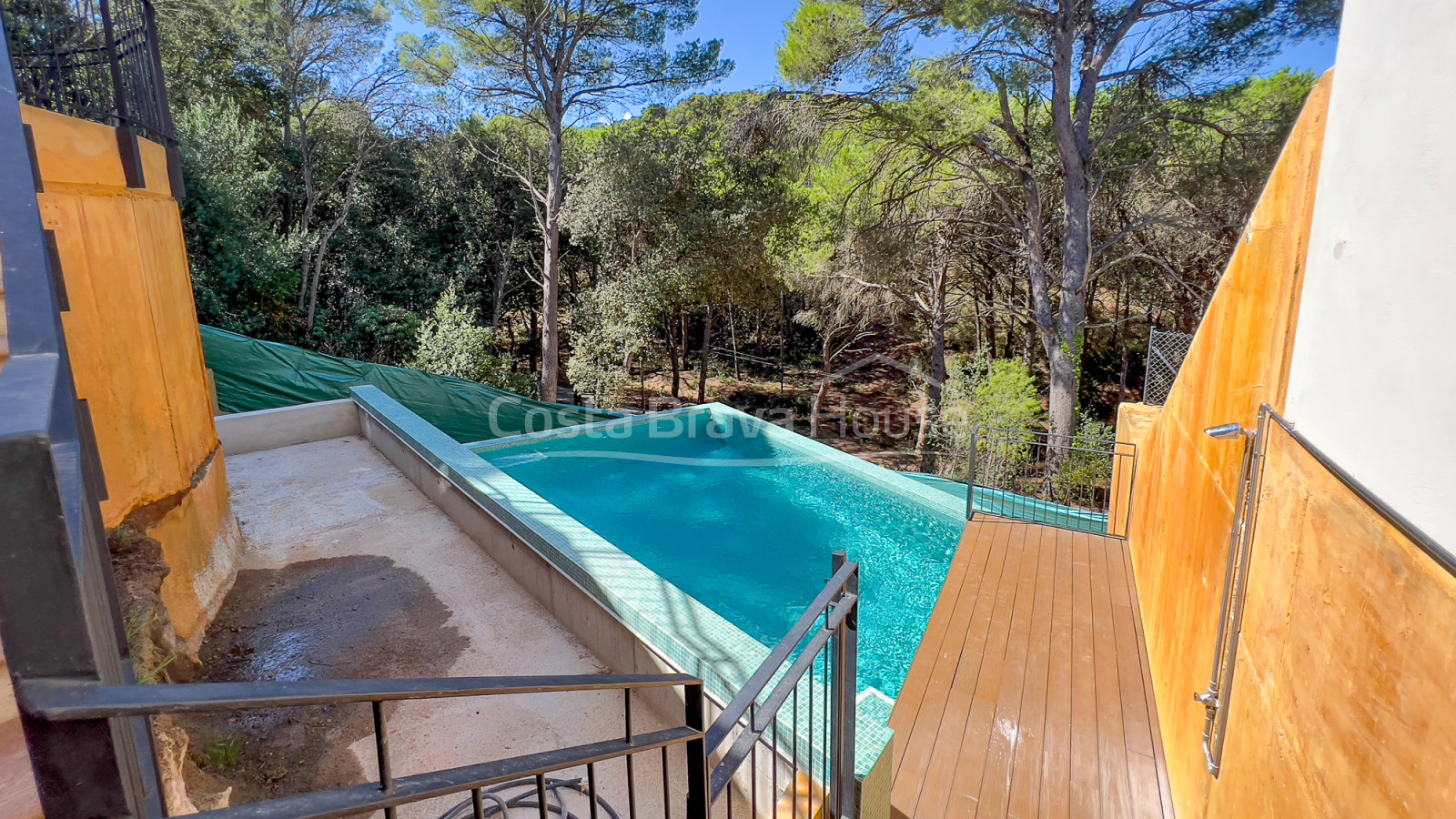 Apartamento con terraza y piscina en Begur, a 5 min de playa Sa Riera