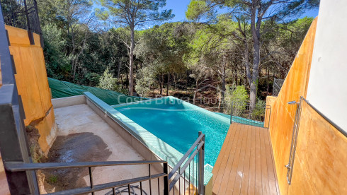 Appartement avec terrasse et piscine à Begur, à 5 minutes de la plage Sa Riera