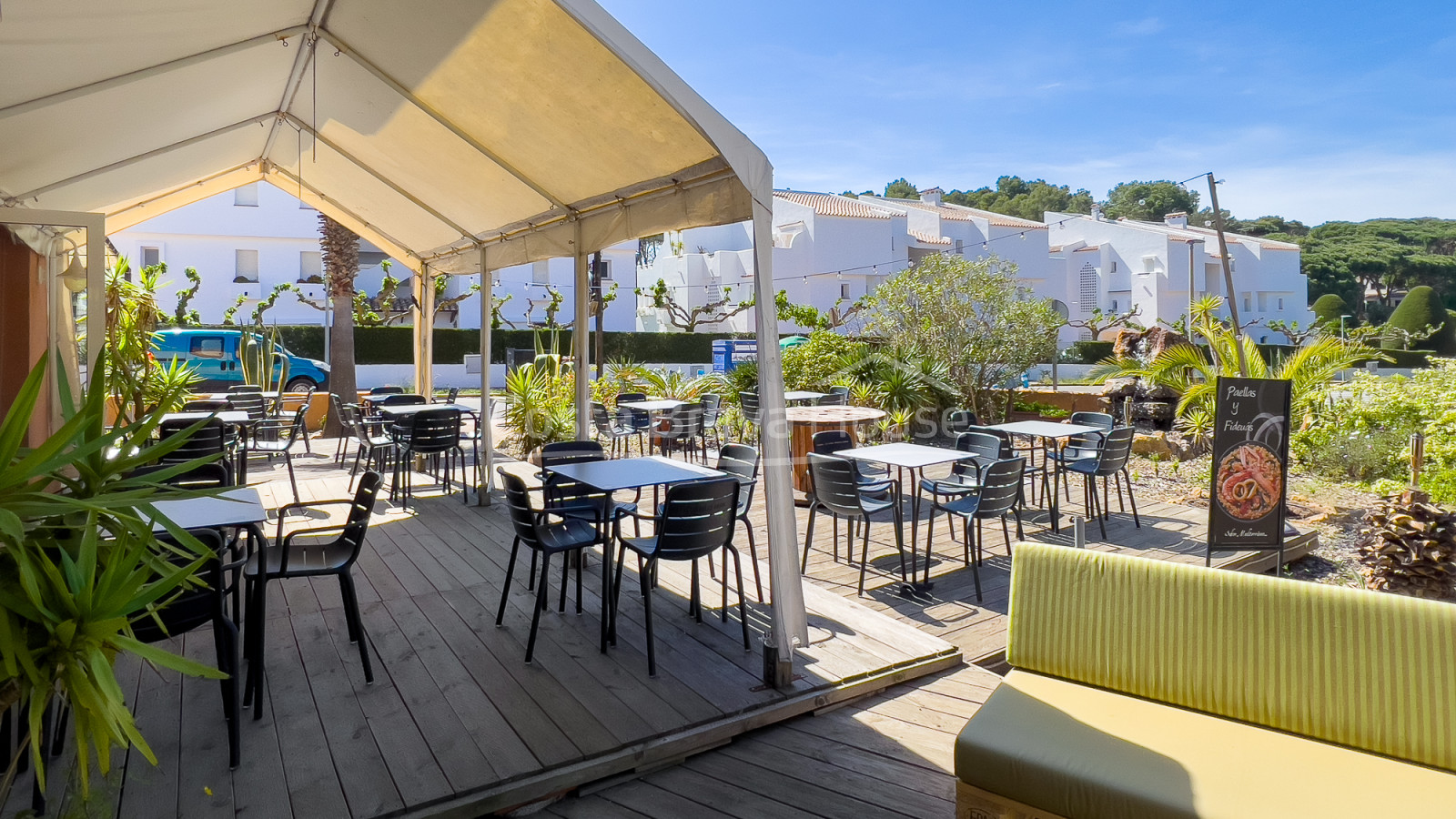 Aparthotel met 6 appartementen te koop aan het strand van Pals