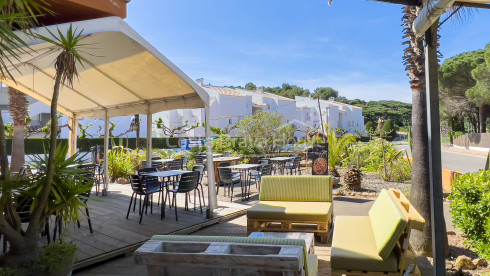 Aparthotel met 6 appartementen te koop aan het strand van Pals