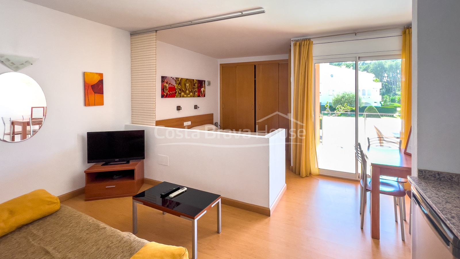Aparthotel met 6 appartementen te koop aan het strand van Pals