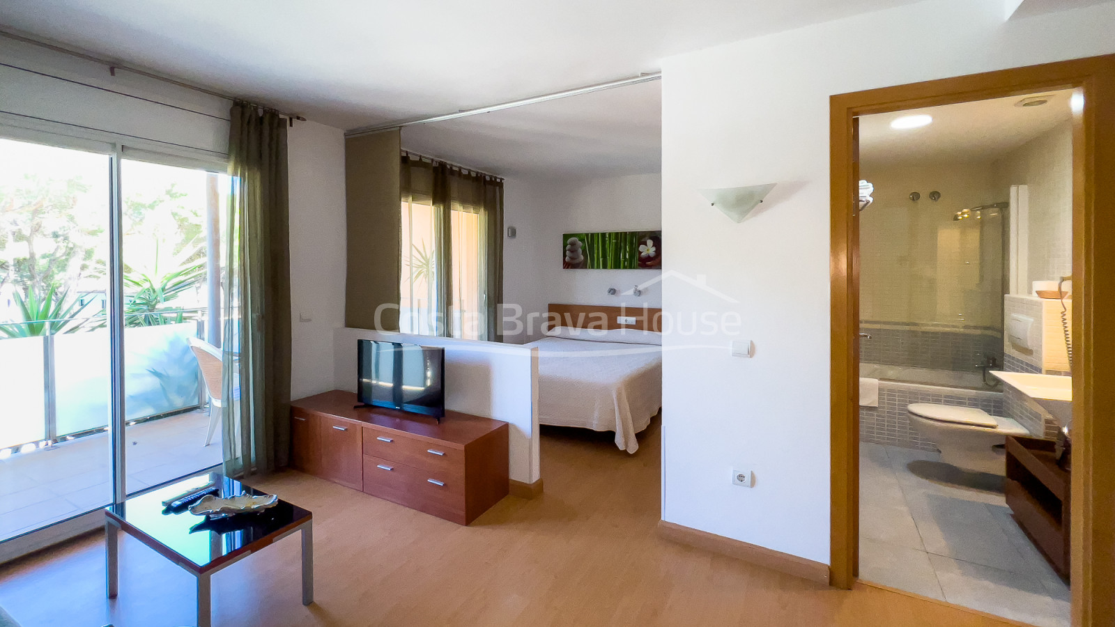 Aparthotel met 6 appartementen te koop aan het strand van Pals