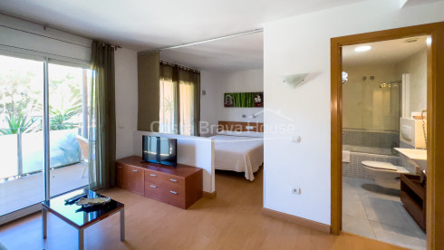 Aparthotel met 6 appartementen te koop aan het strand van Pals