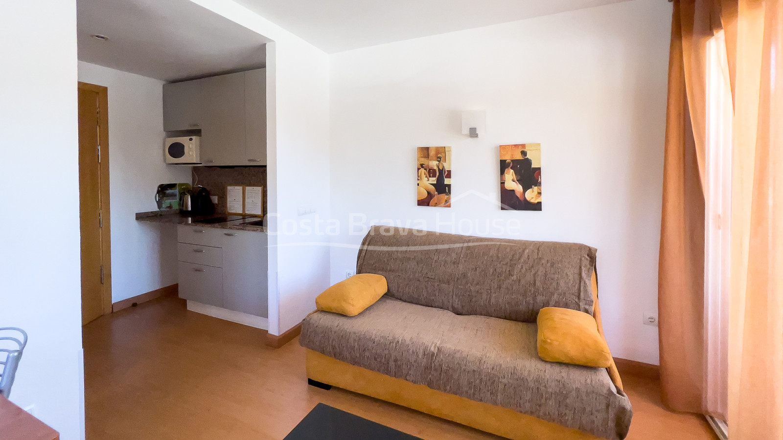 Aparthotel de 6 apartamentos en venta en la playa de Pals