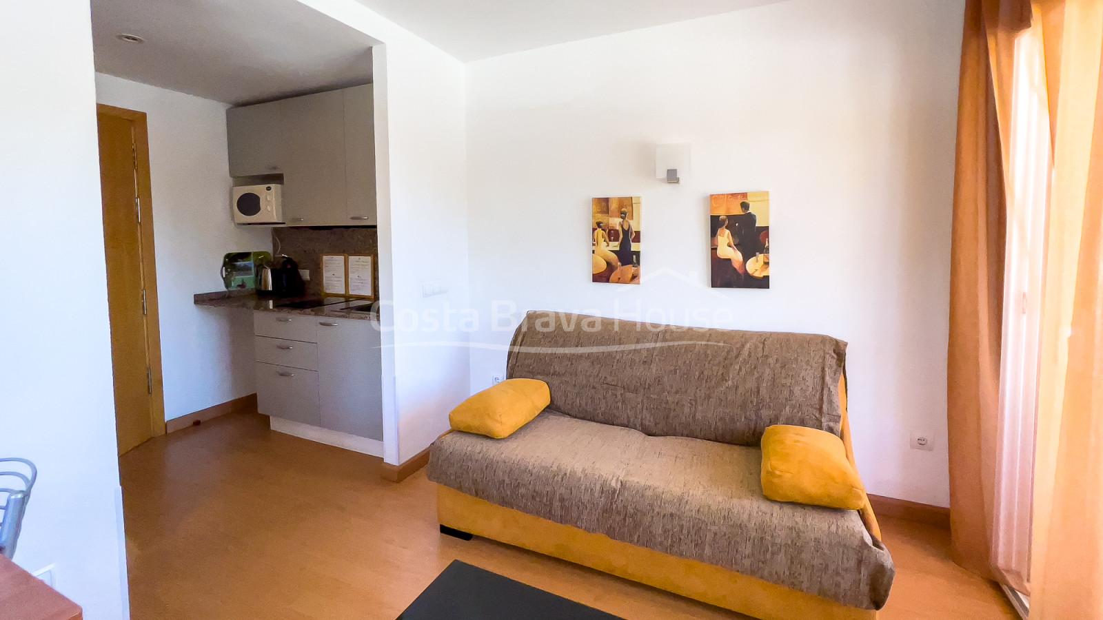 Aparthotel met 6 appartementen te koop aan het strand van Pals