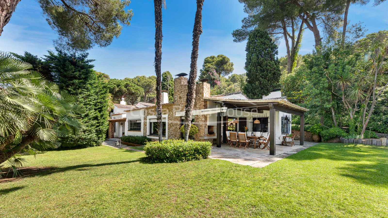 Luxury villa in Llafranc just a few steps from the beach and yacht harbor