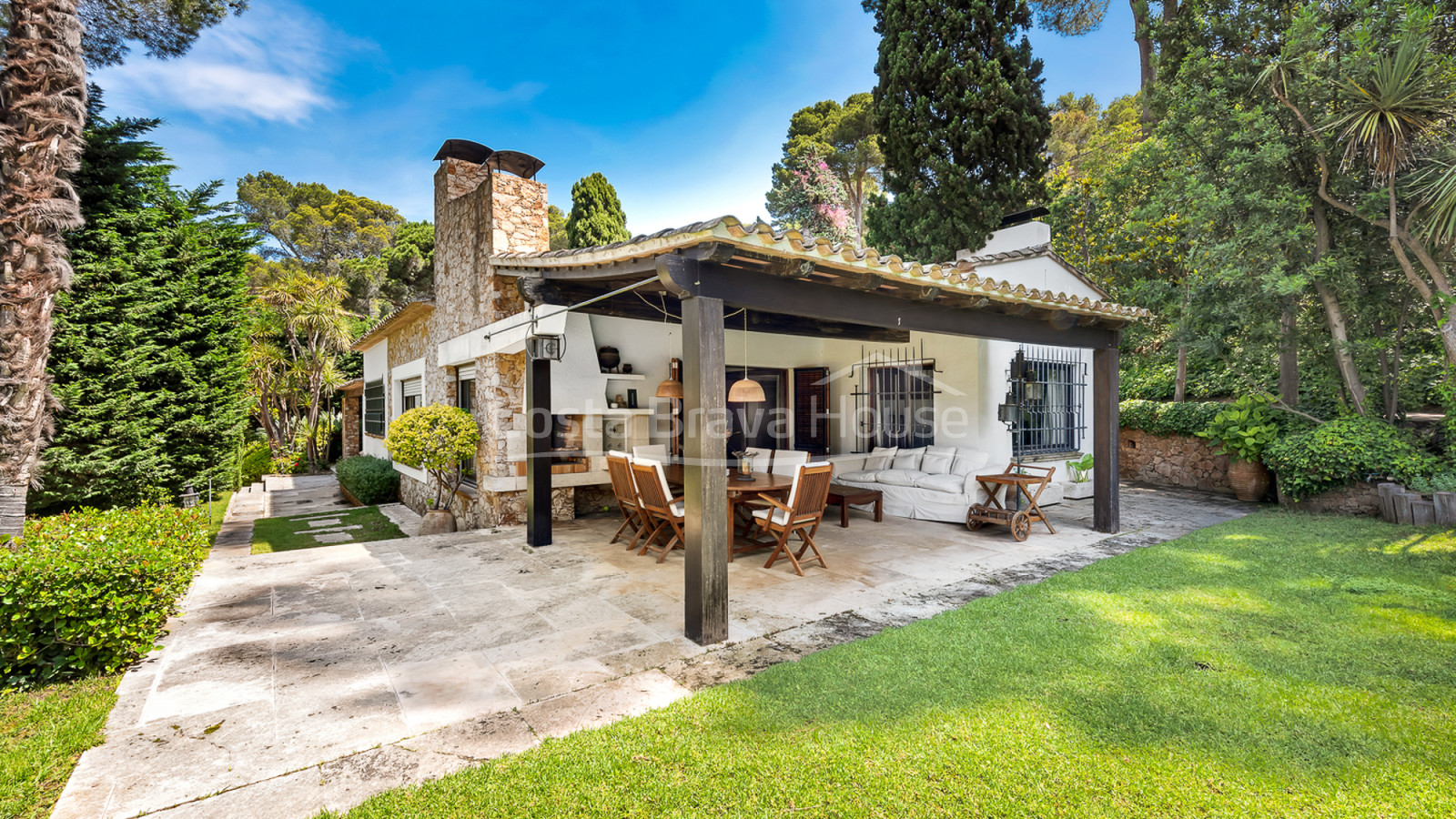 Villa de lujo en Llafranc a solo unos pasos de la playa y puerto náutico