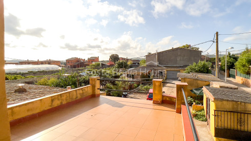 Maison de village à rénover avec jardin-patio à Llofriu