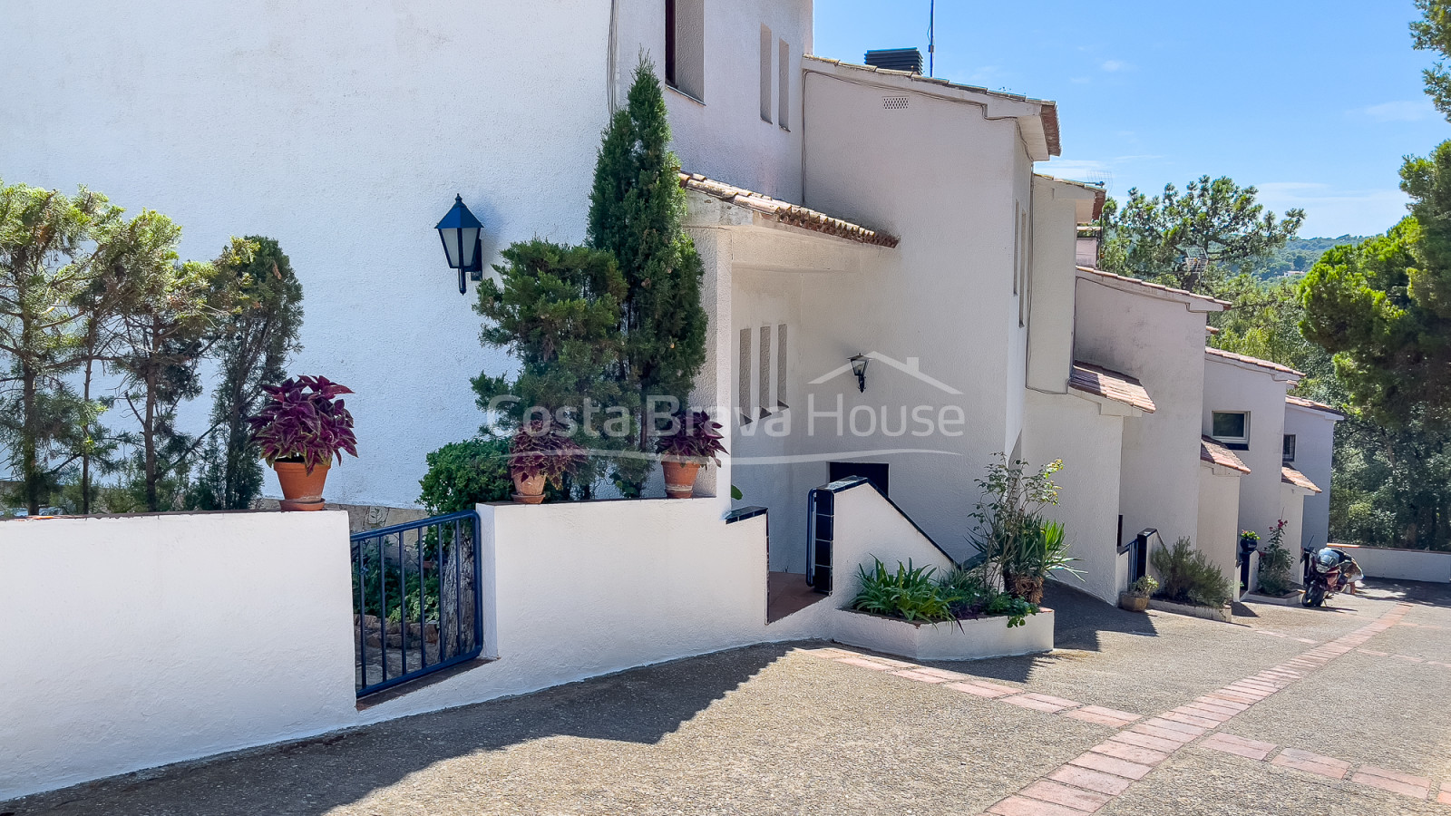 Mediterranean house with patio-garden 10 min walk from Tamariu beach