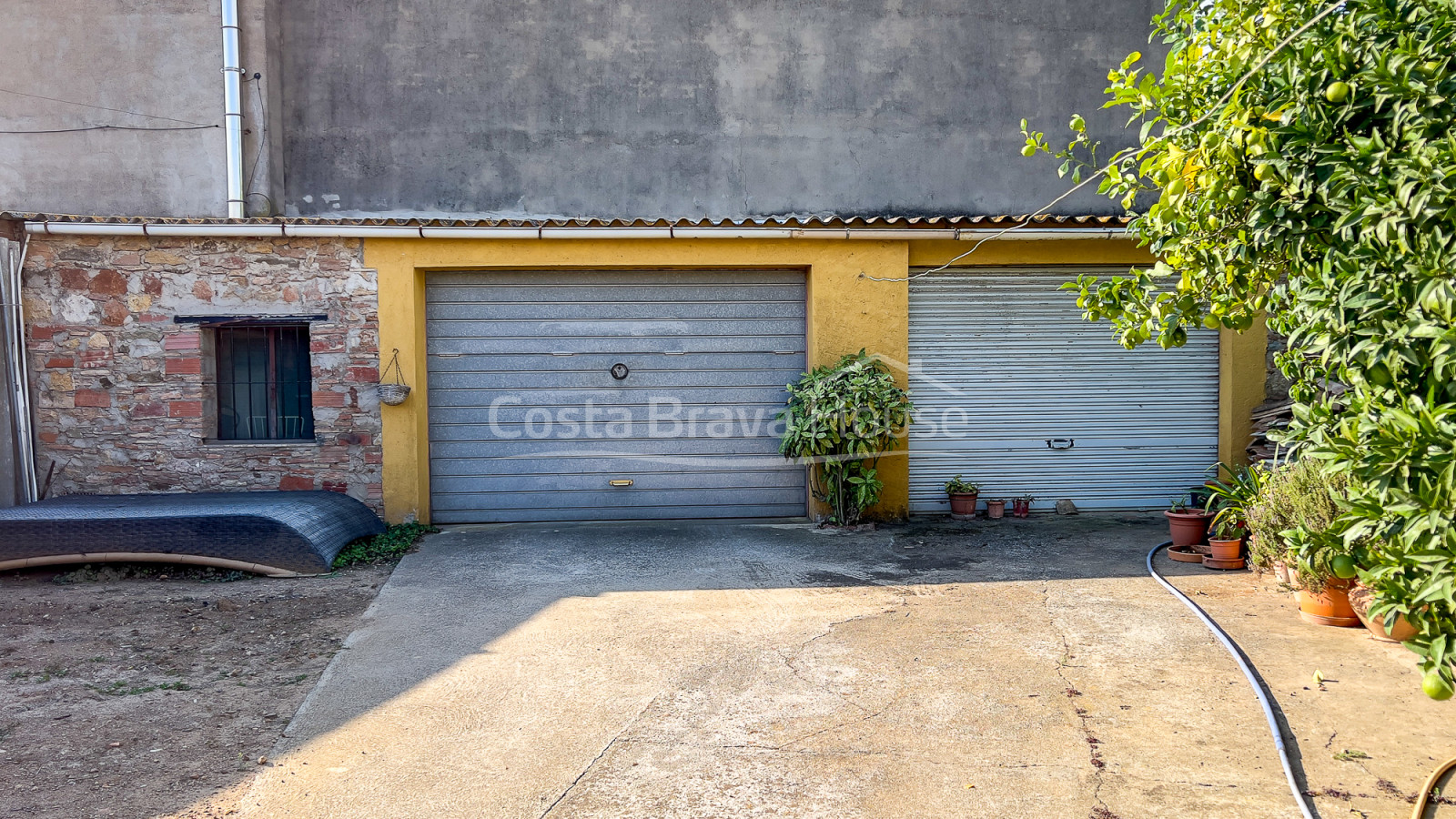 Maison de village à rénover avec jardin-patio à Llofriu