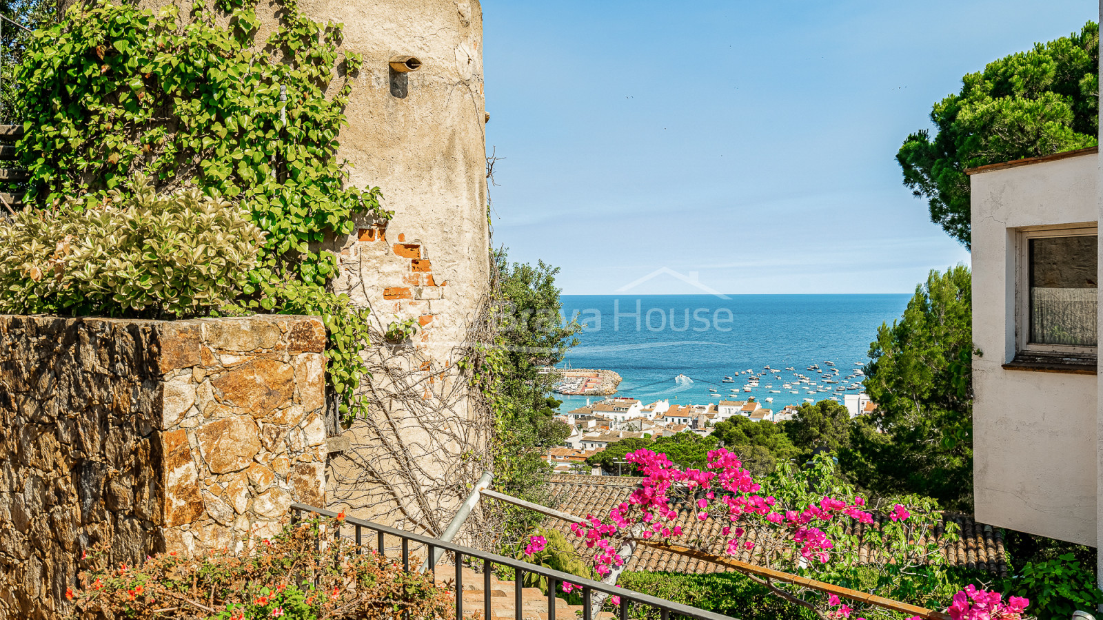 House with pool in Llafranc just 500 m from the beach