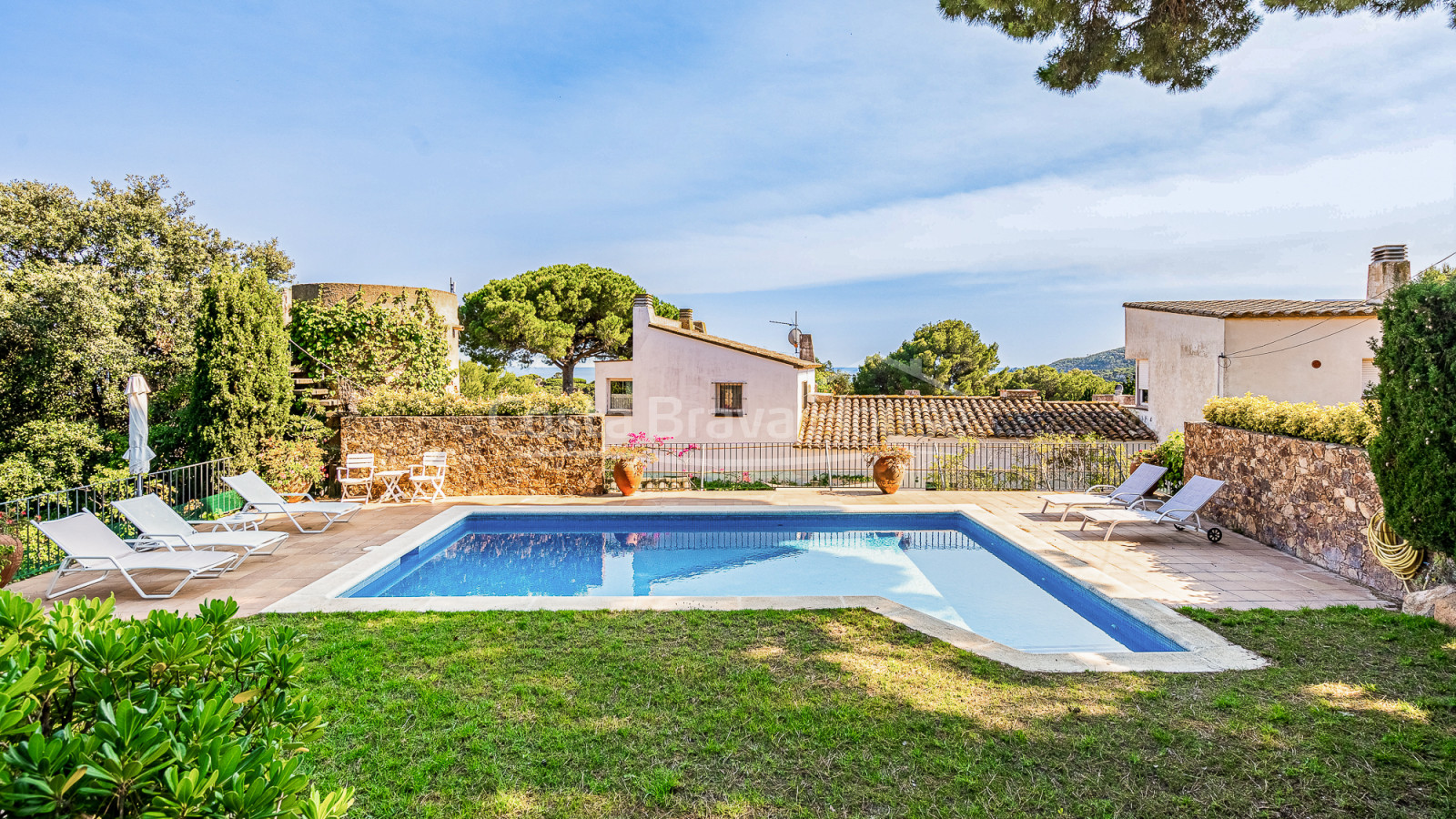 House with pool in Llafranc just 500 m from the beach
