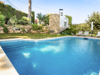 Casa mediterrània amb jardí i piscina en venda a Llafranc, a pocs minuts a peu de la platja