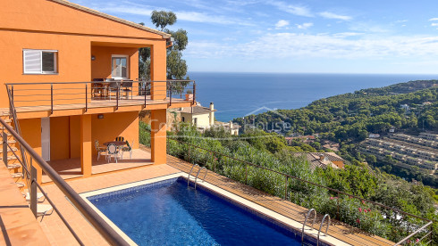 House with sea views and pool in Sa Riera Begur