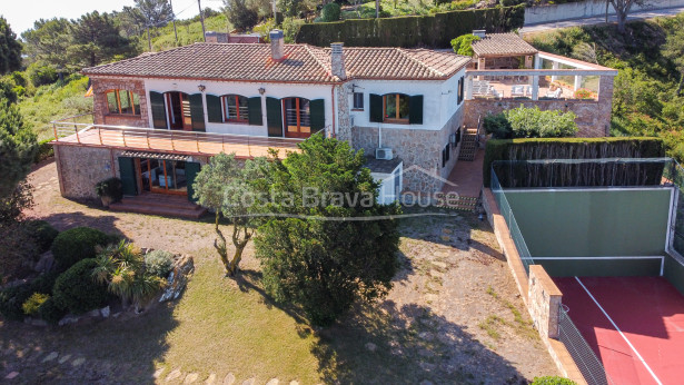 Maison avec vue imprenable sur la mer à vendre à Begur