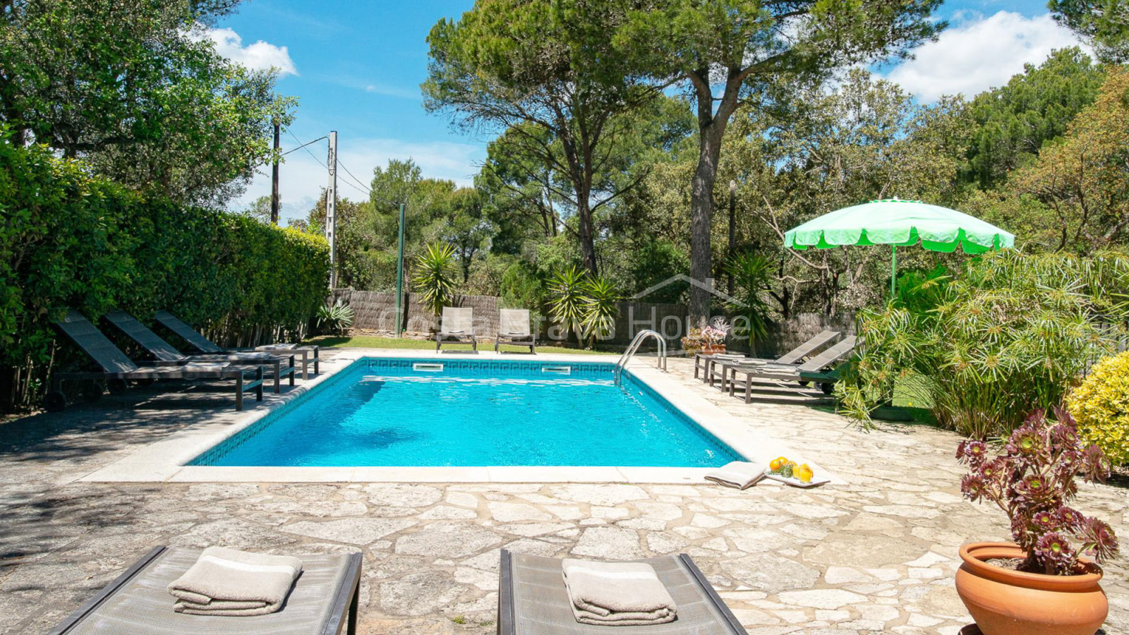 House with pool and garden in Llafranc, 5 minutes by car from the beach
