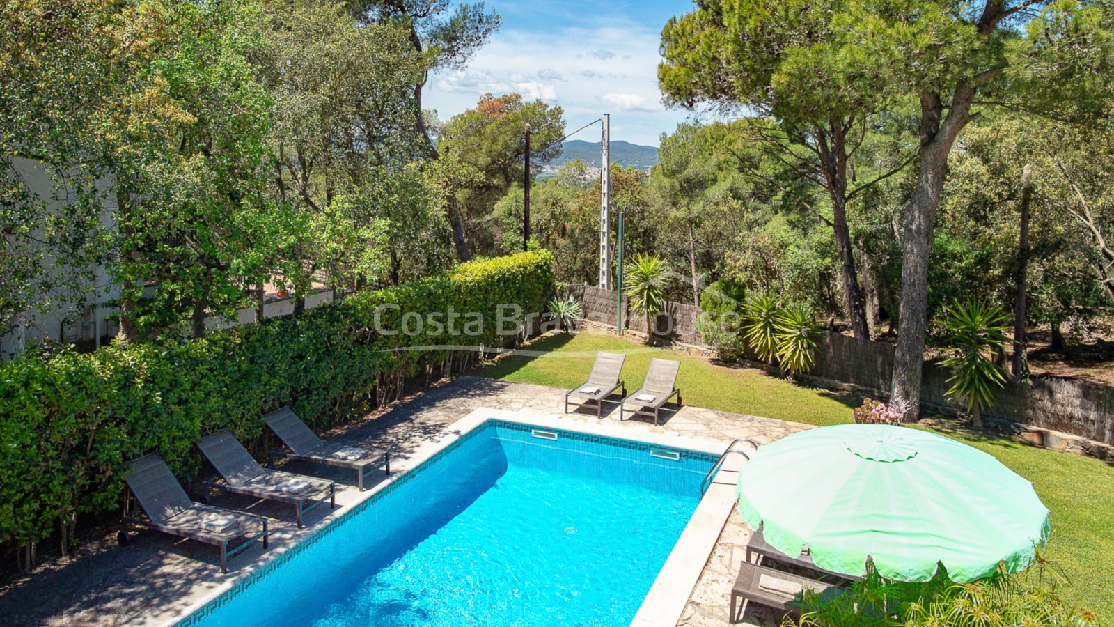 House with pool and garden in Llafranc, 5 minutes by car from the beach