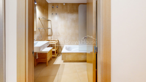 Apartment in Tamariu one minute walk from the beach