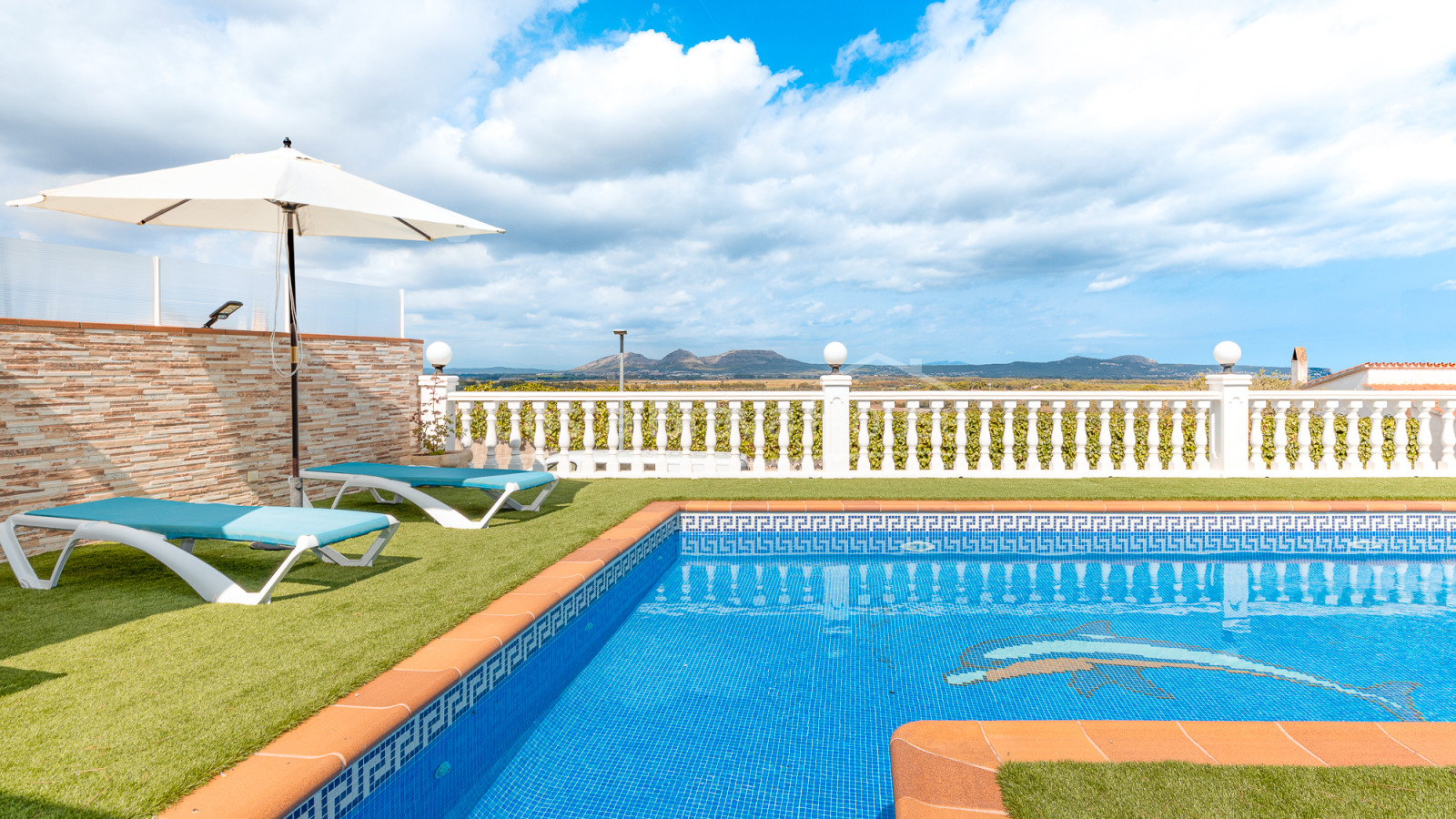 Casa con piscina en Pals, urbanización Mas Tomasi