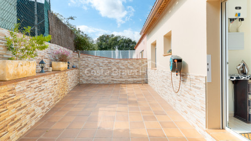 Casa con piscina en Pals, urbanización Mas Tomasi