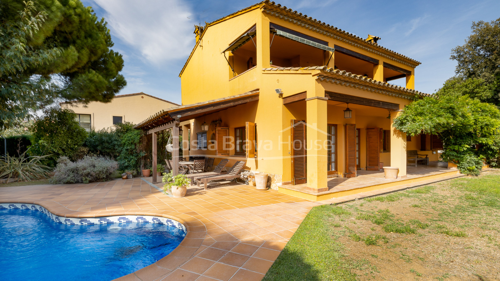 Atractiva casa con piscina y 1600 m² de terreno en venta en Mont-ras