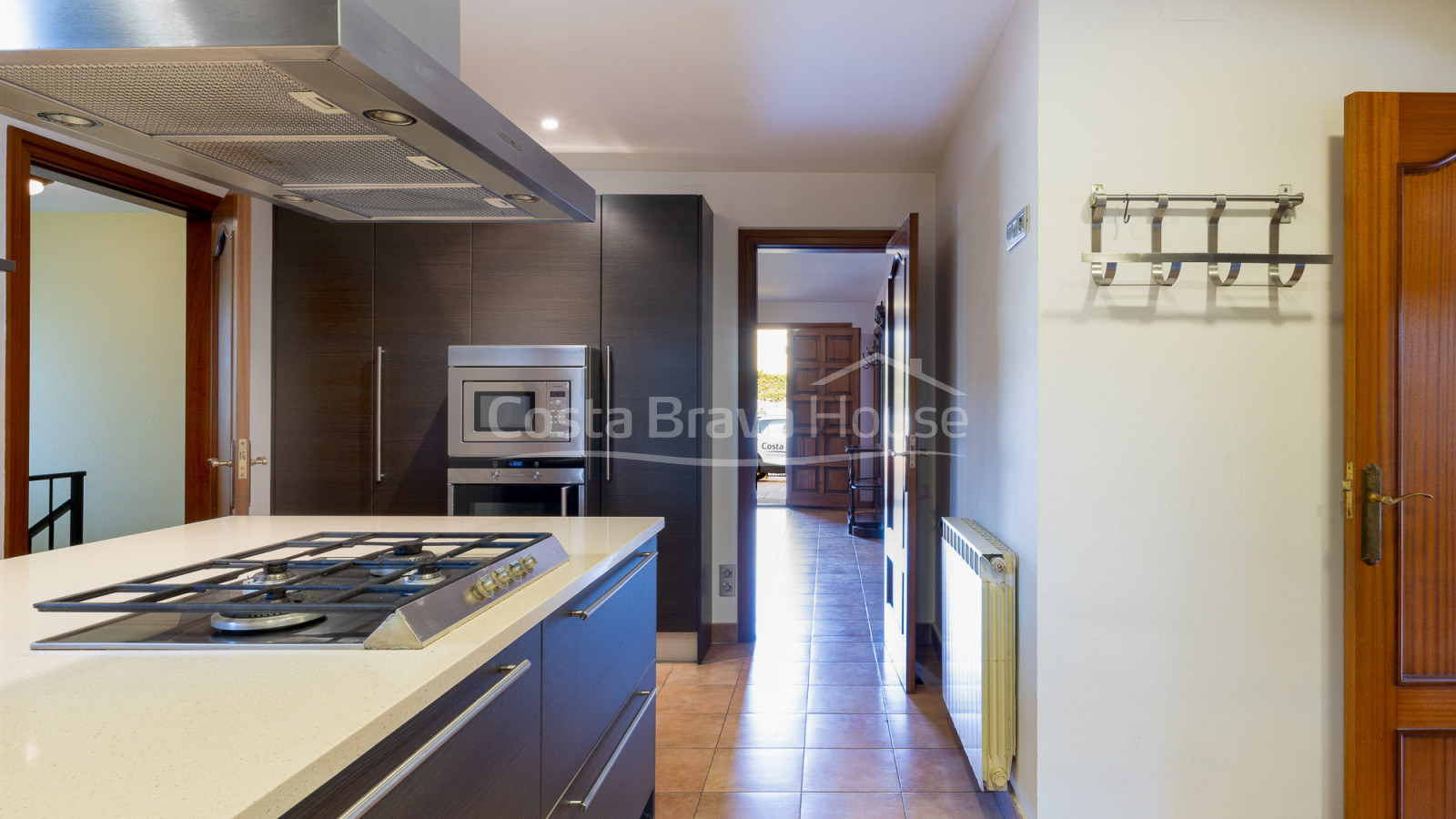 Attrayante maison avec piscine et 1600 m² de terrain à vendre à Mont-ras
