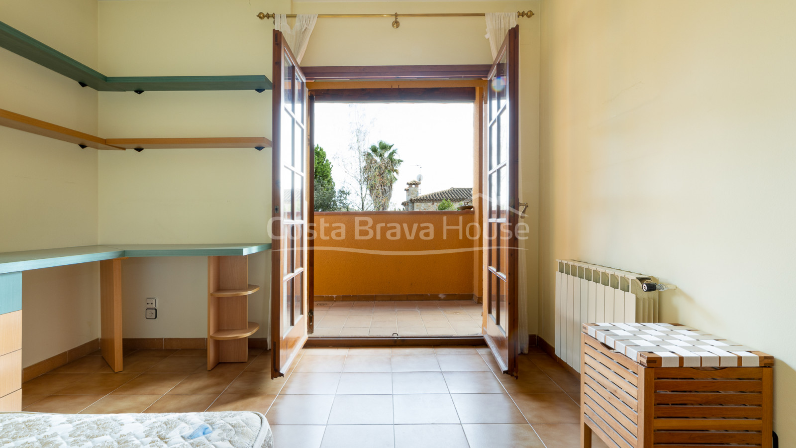Attractive house with pool and 1600 m² of land for sale in Mont-ras
