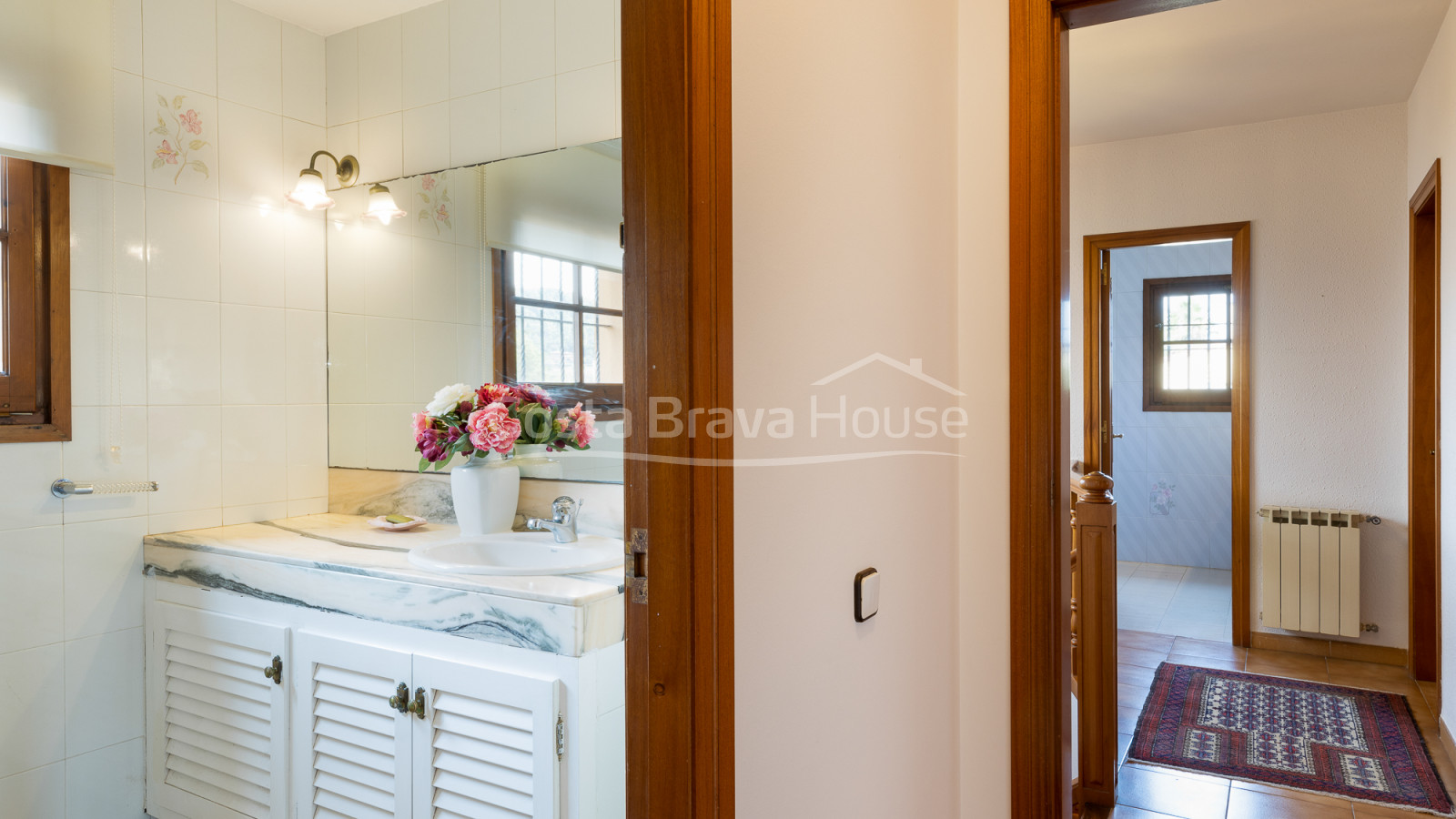 Attrayante maison avec piscine et 1600 m² de terrain à vendre à Mont-ras
