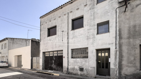 Casa de pueblo para reformar en el centro de Pals