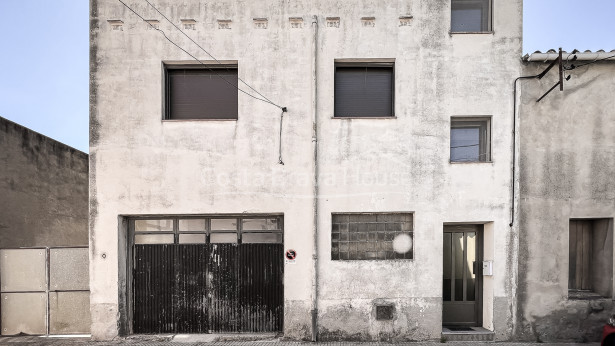 Casa de poble per reformar al centre de Pals