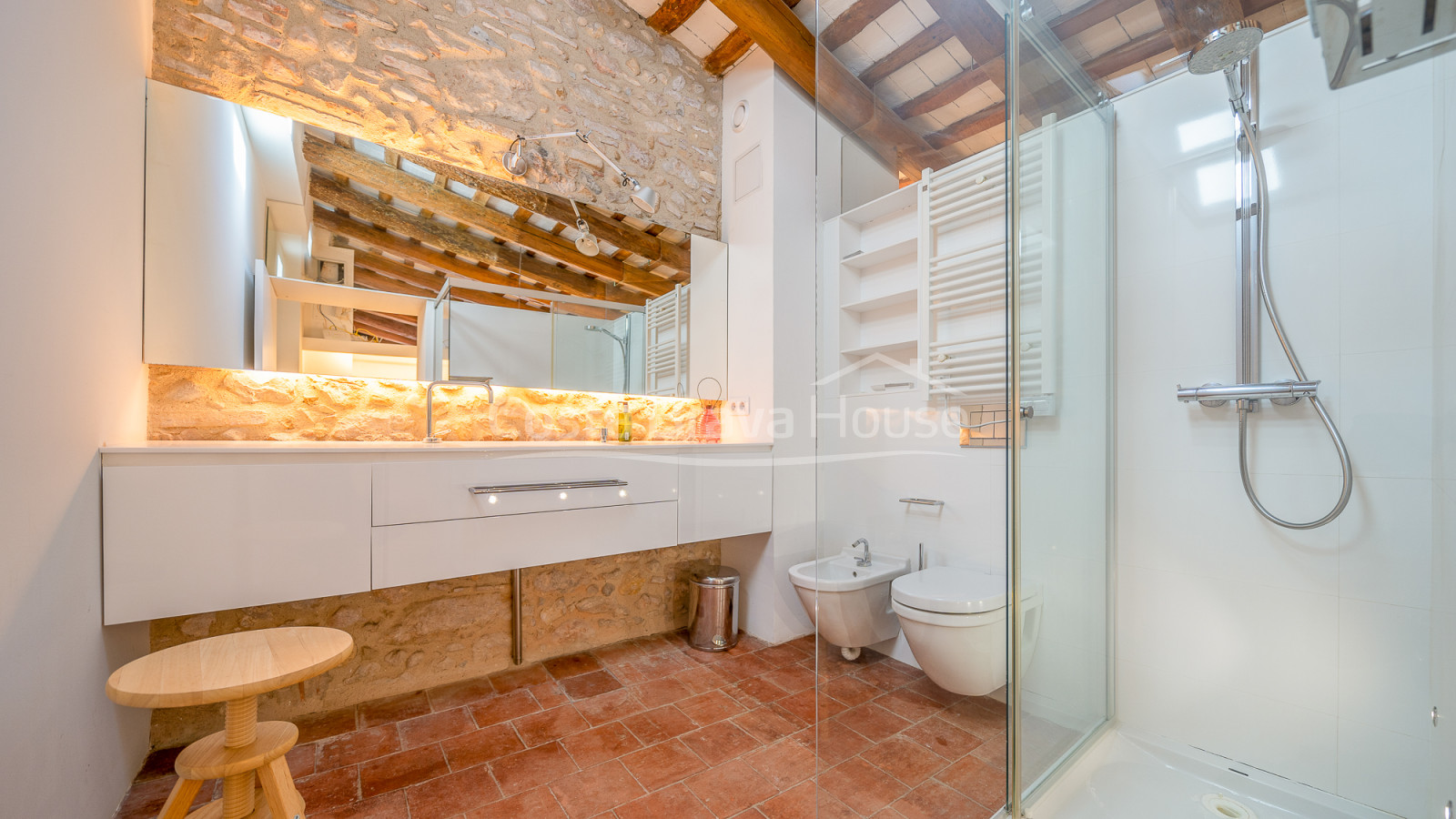 Renovated house, brand new, in Albons with contemporary rustic style