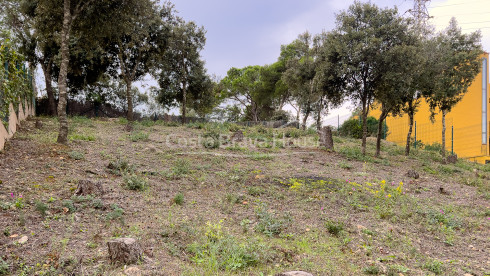 Land 2 minutes from the center of Begur