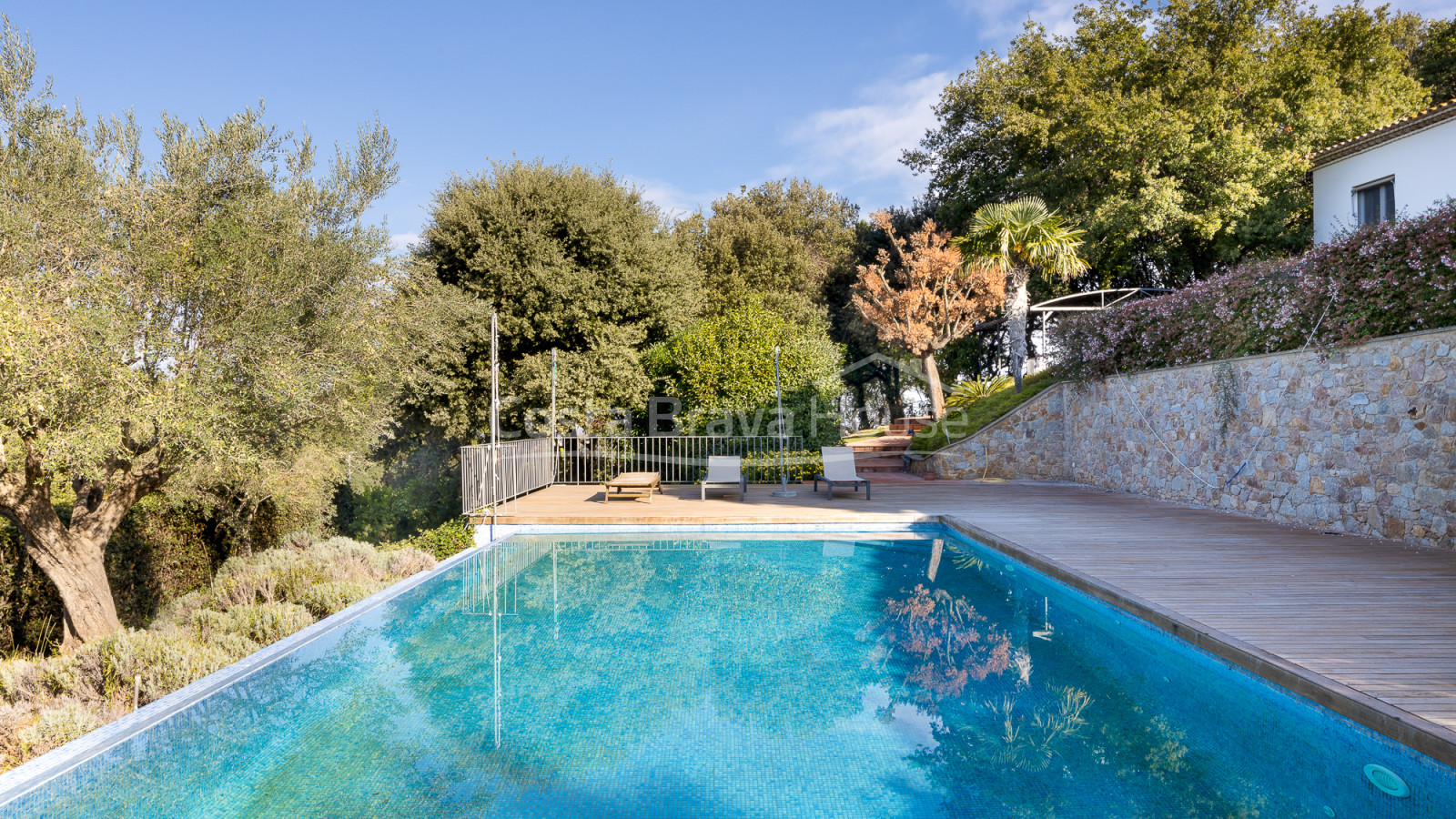 Majestic villa in Pals with large garden and pool